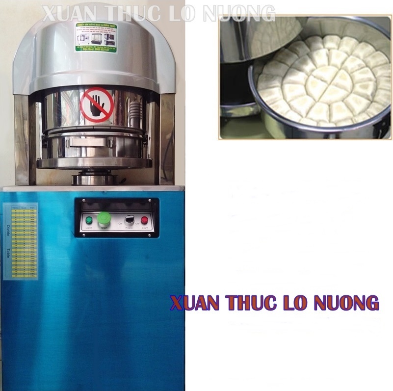 Hình ảnh máy chia bột thực tế tại Xuân Thực, bột được chia đồng đều từ máy.