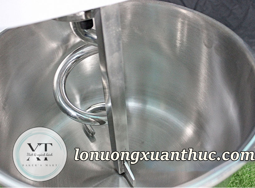 Được làm từ inox cao cấp chất lượng cao, bền bỉ, không gỉ sét nên rất an toàn.