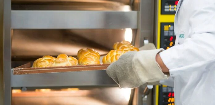 Lò Nướng Đa Năng Xuân Thực – Đối Tác Đắc Lực Cho Mọi Tiệm Bánh