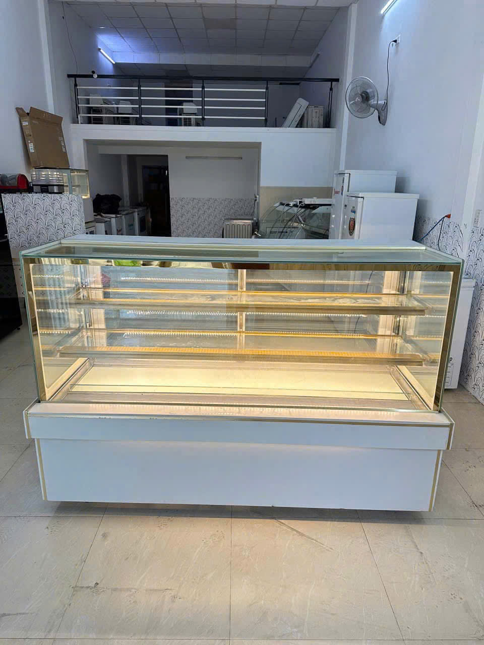 TỦ TRƯNG BÀY BÁNH 3 TẦNG 1,8M NEW COOL PLUS TỦ TRƯNG BÀY BÁNH 3 TẦNG 1,8M NEW COOL PLUS