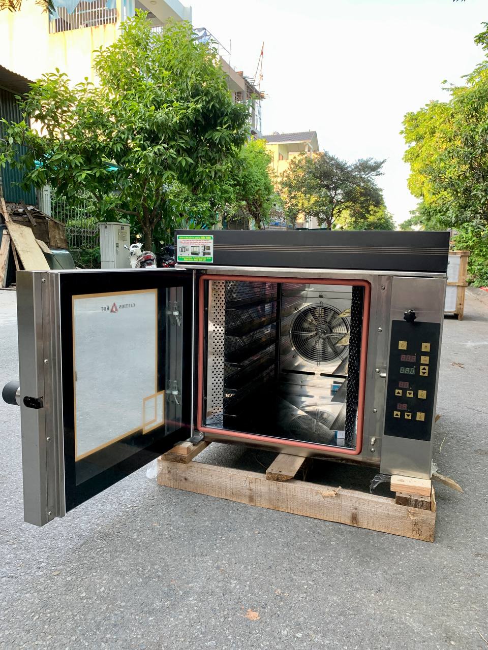 Lò mini đối lưu 4 khay tại Xuân Thực