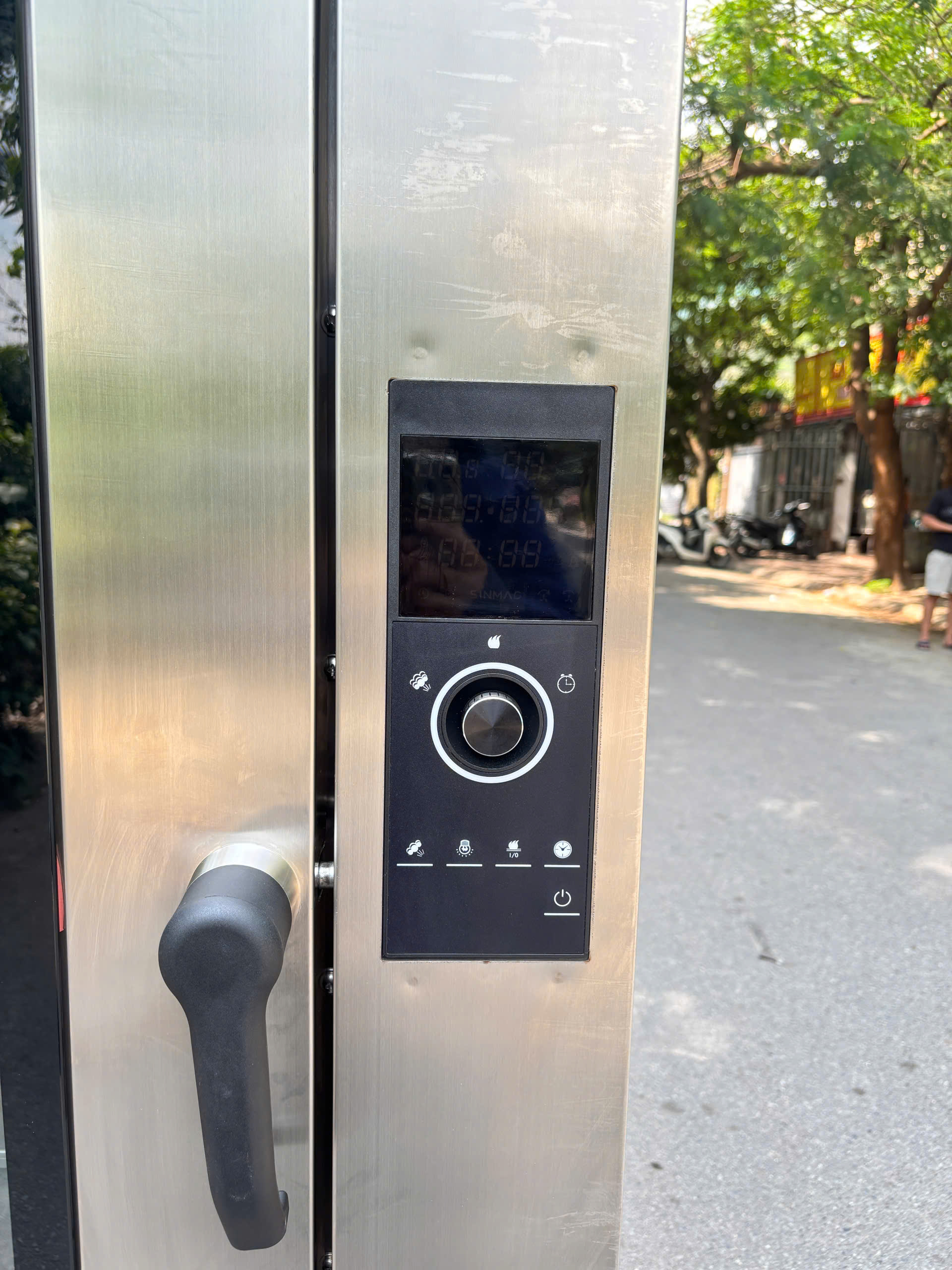 Đồng hồ điều chỉnh chức năng của lò xoay tại Xuân Thực