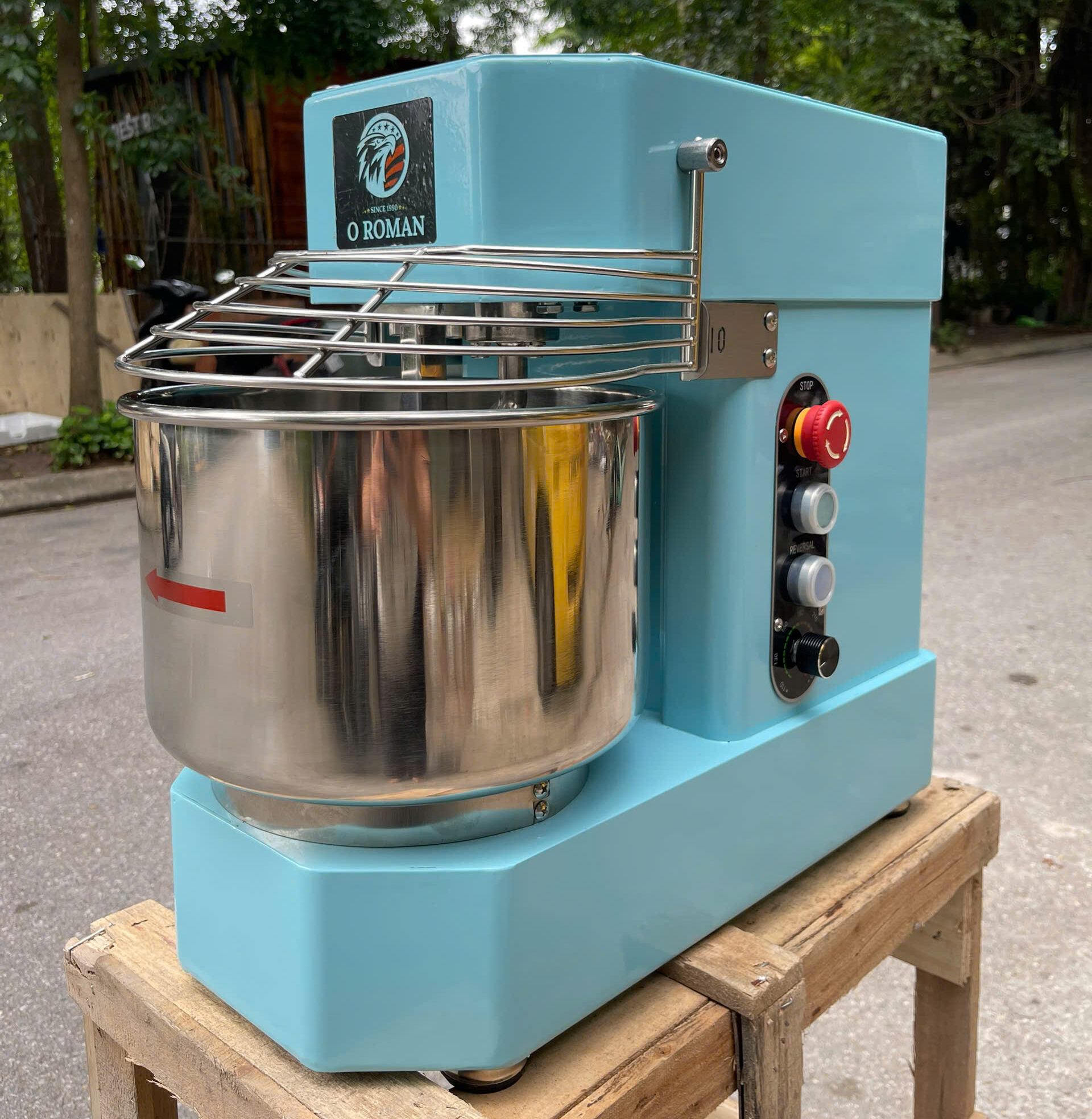 Máy trộn bột SD-10 hãng OROMAN với dung tích 10L, thiết kế nhỏ và tiện dụng.